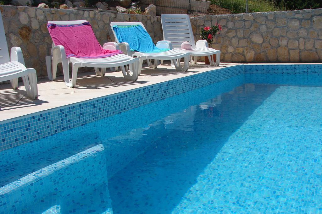 Family Apartments Grguric Паг Экстерьер фото